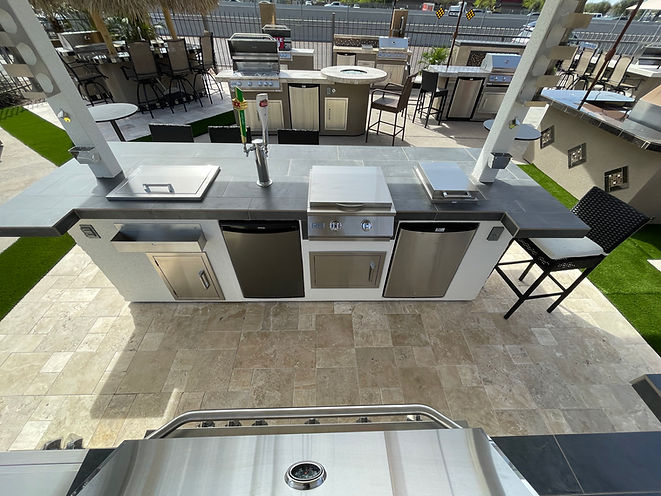 KoKoMo Grills Built in Big Island Sports Bar Outdoor Kitchen Grill With TV