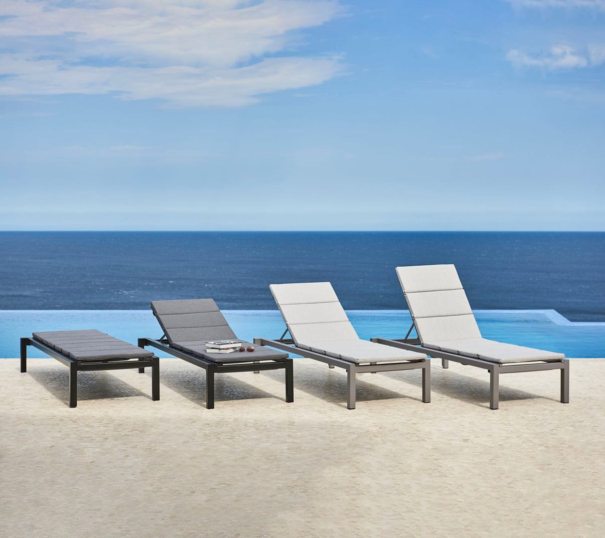 Relax Stackable Outdoor Sunbed 5966TXG