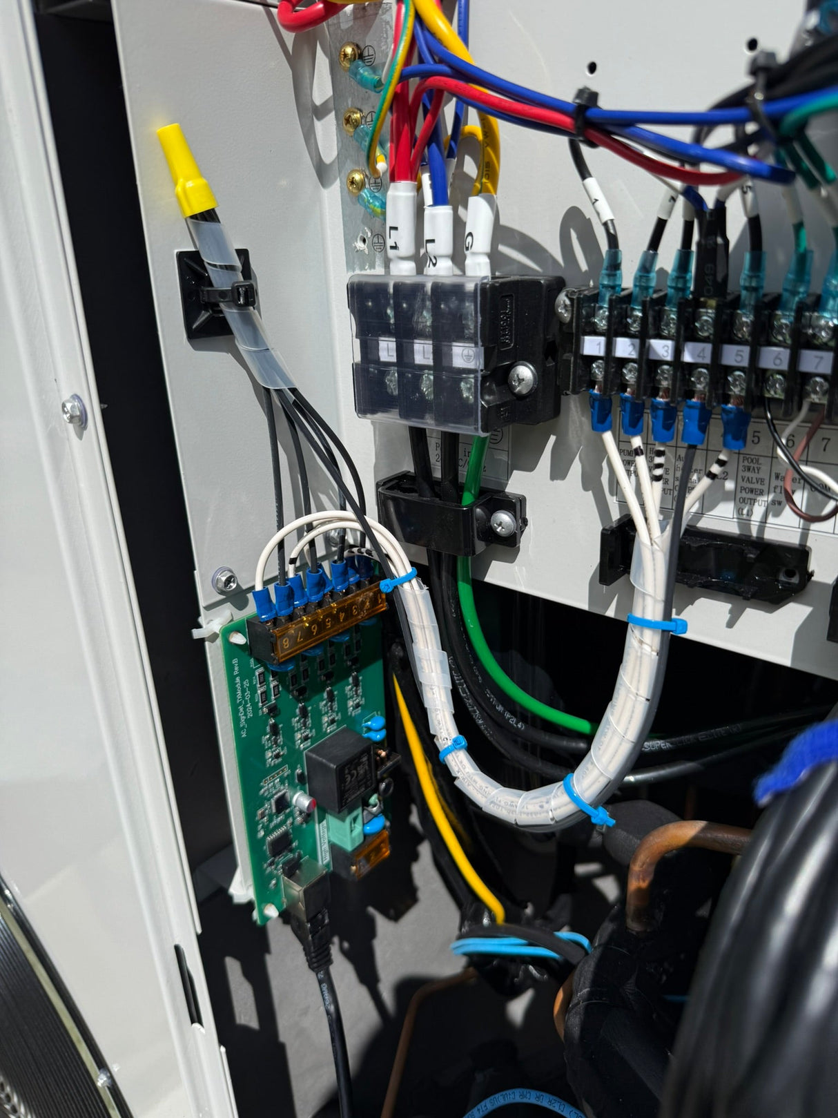 APOLLO Commercial Heat Pump - 72k BTU / 6 Ton - Air to Water - EVI Inverter DC Technology