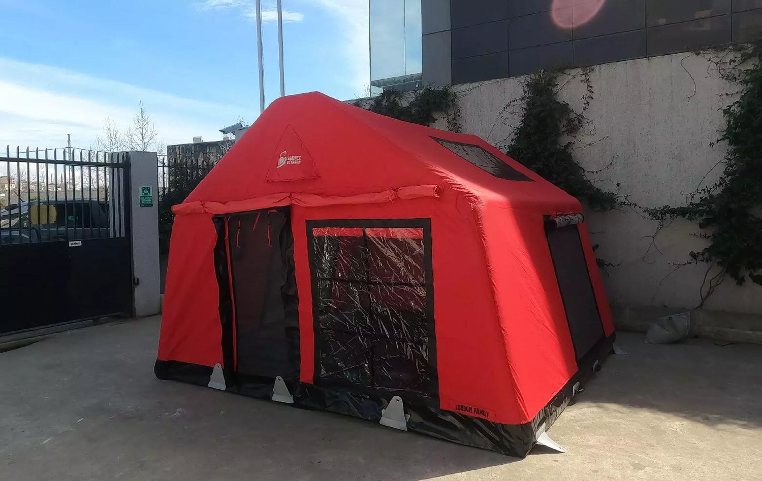 Sonmez Outdoor London Family Inflatable Tent with Digital Air Pump