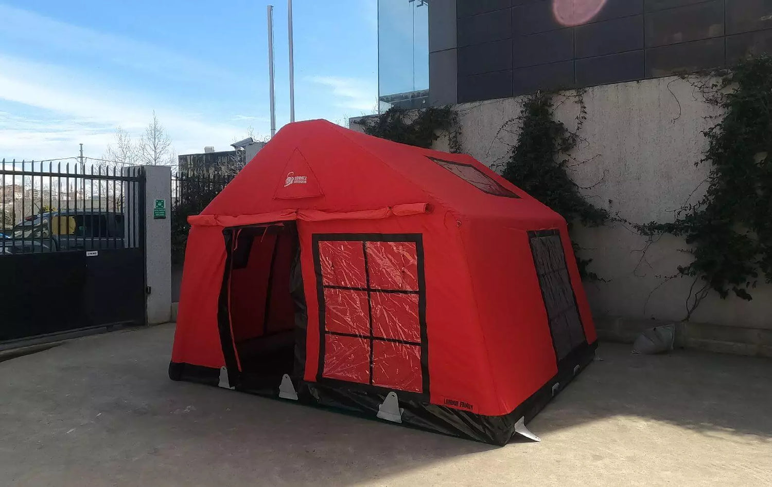 Sonmez Outdoor London Family Inflatable Tent with Digital Air Pump