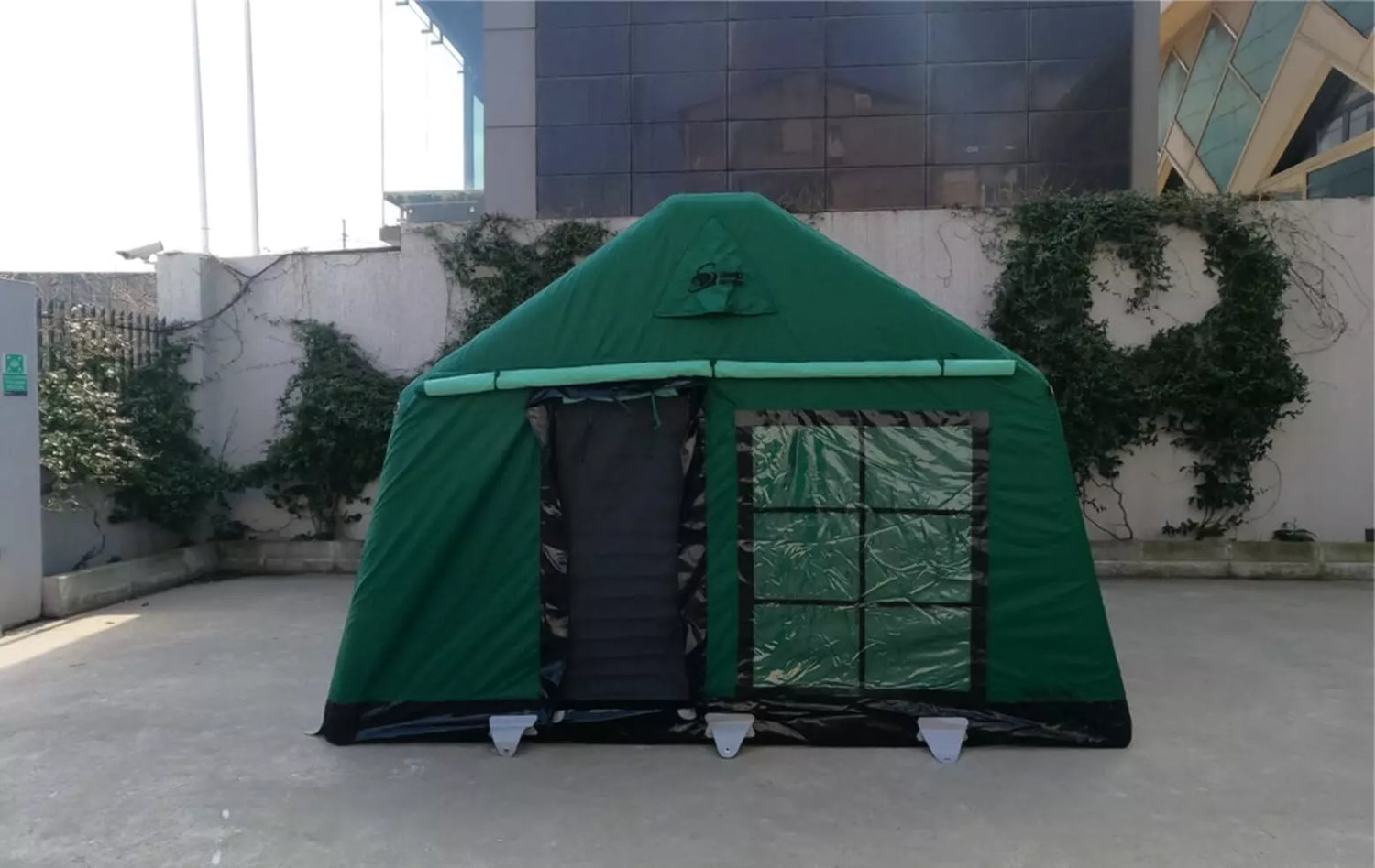 Sonmez Outdoor London Family Inflatable Tent with Digital Air Pump