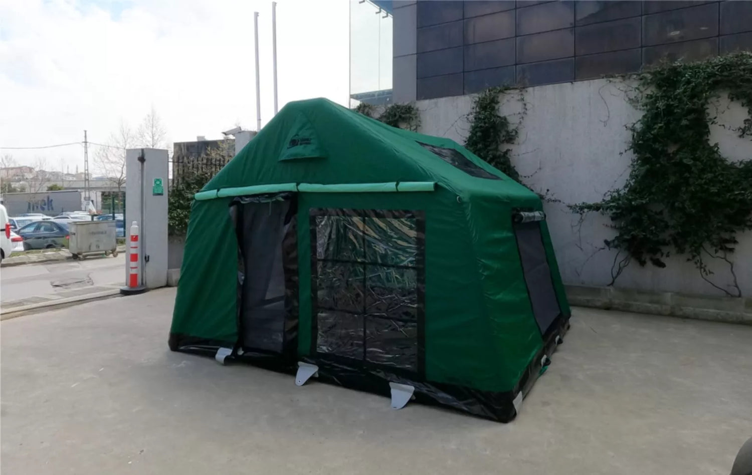 Sonmez Outdoor London Family Inflatable Tent with Digital Air Pump