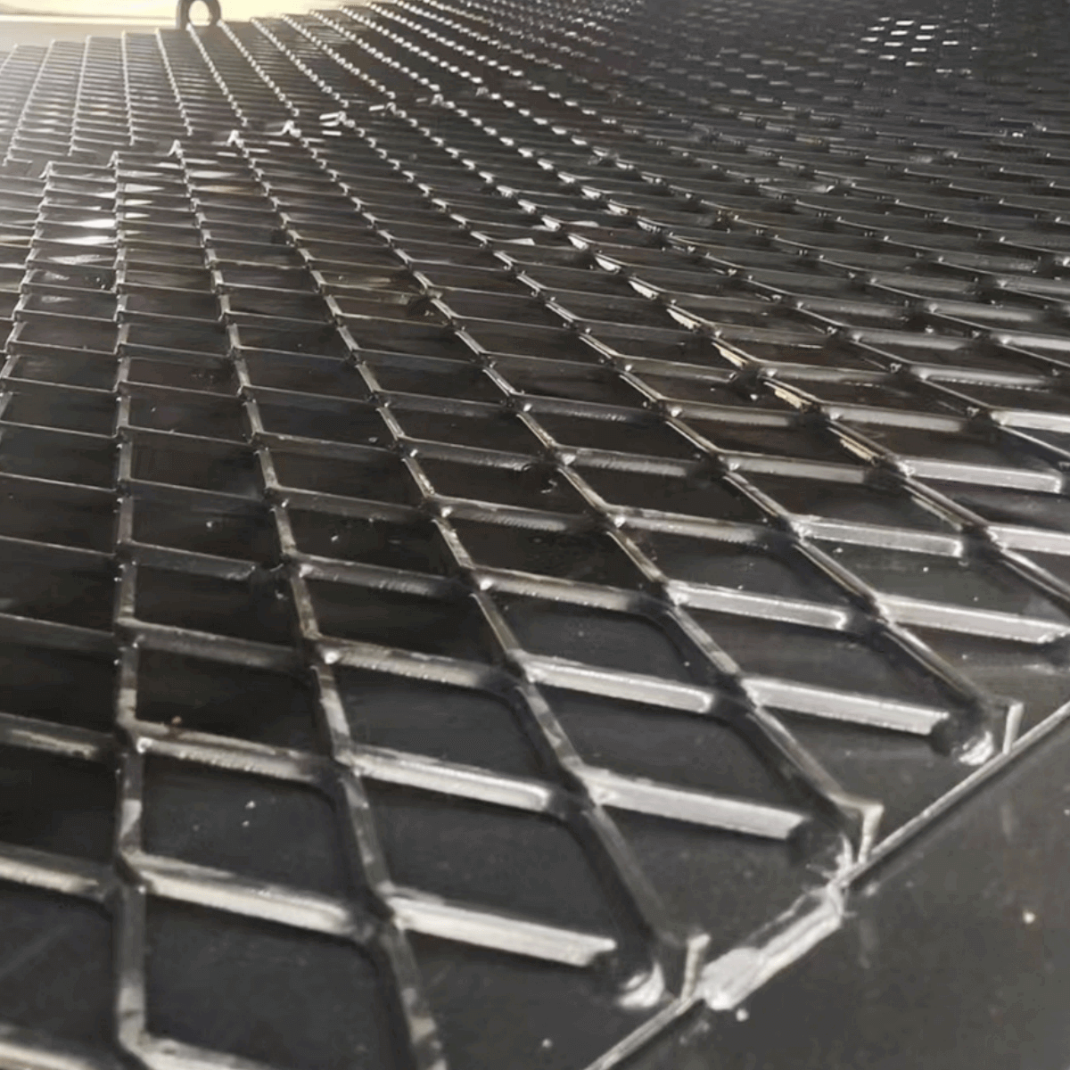 Chery Industrial Portable Loading Dock Ramps Yard Ramp - 26,500 lb. Capacity
