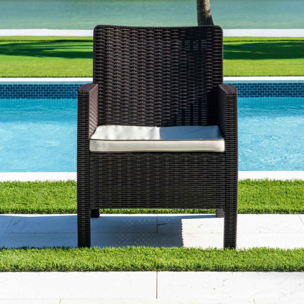 Rainbow Outdoor Nova Set of 2 Lounge Chairs With Cushion