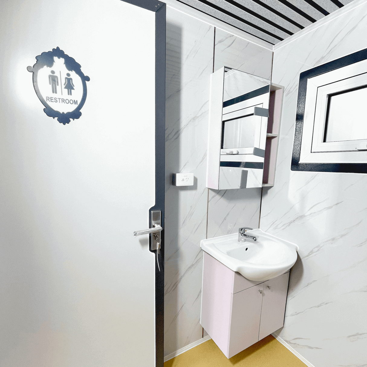 Portable Toilet with Fan‑Shaped Door Shower
