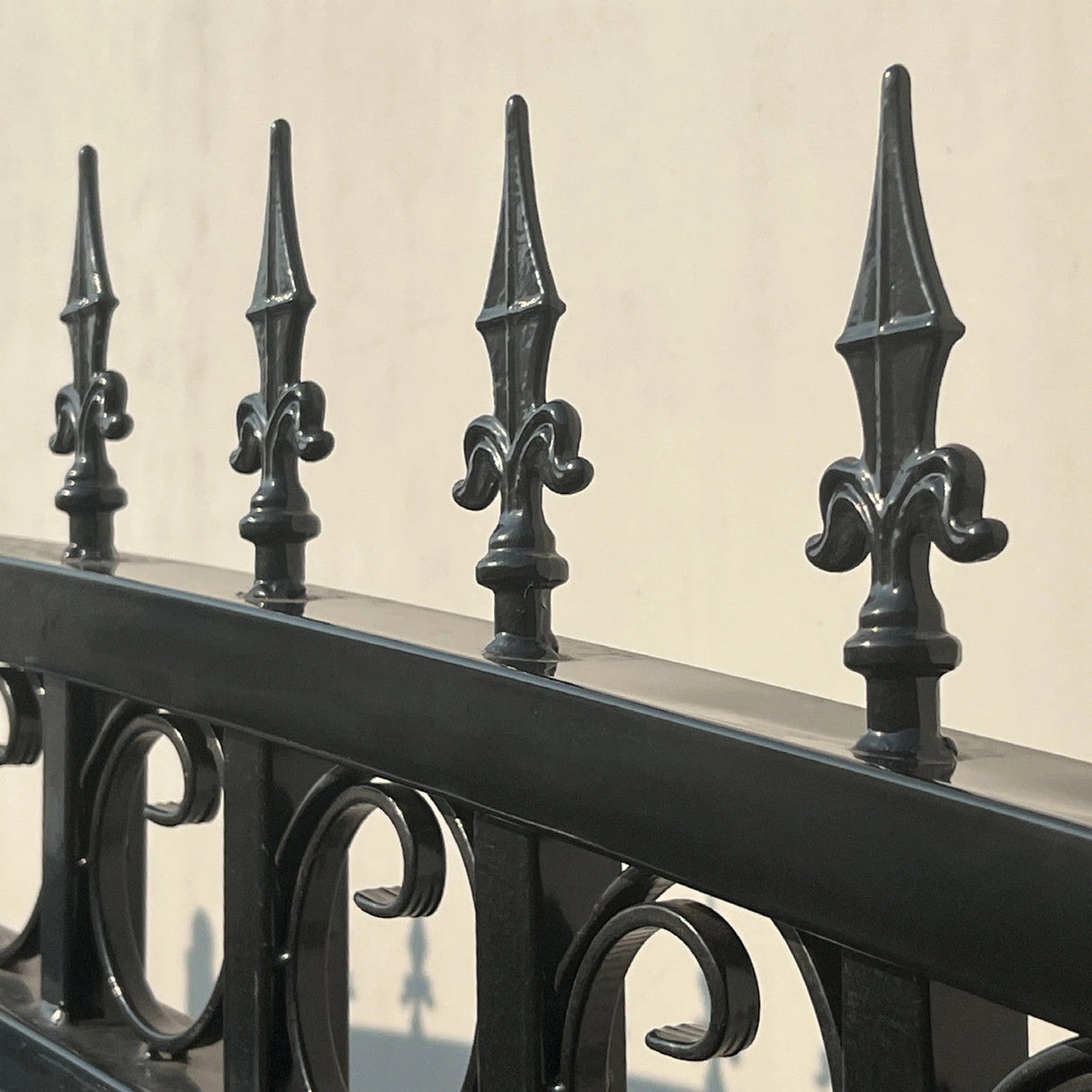 Chery Industrial 18’ x 6’ Steel Dual Swing Driveway Gate Prague‑Style