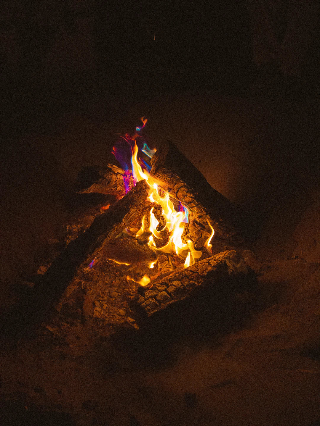 Cozy Up Blankets and Pillows for Your Fire Pit Bliss