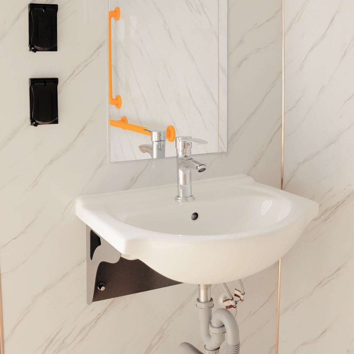 Chery Industrial 10 ft Handicap‑Accessible Portable Toilet with Built‑In Shower SUIMT10FTADAWS