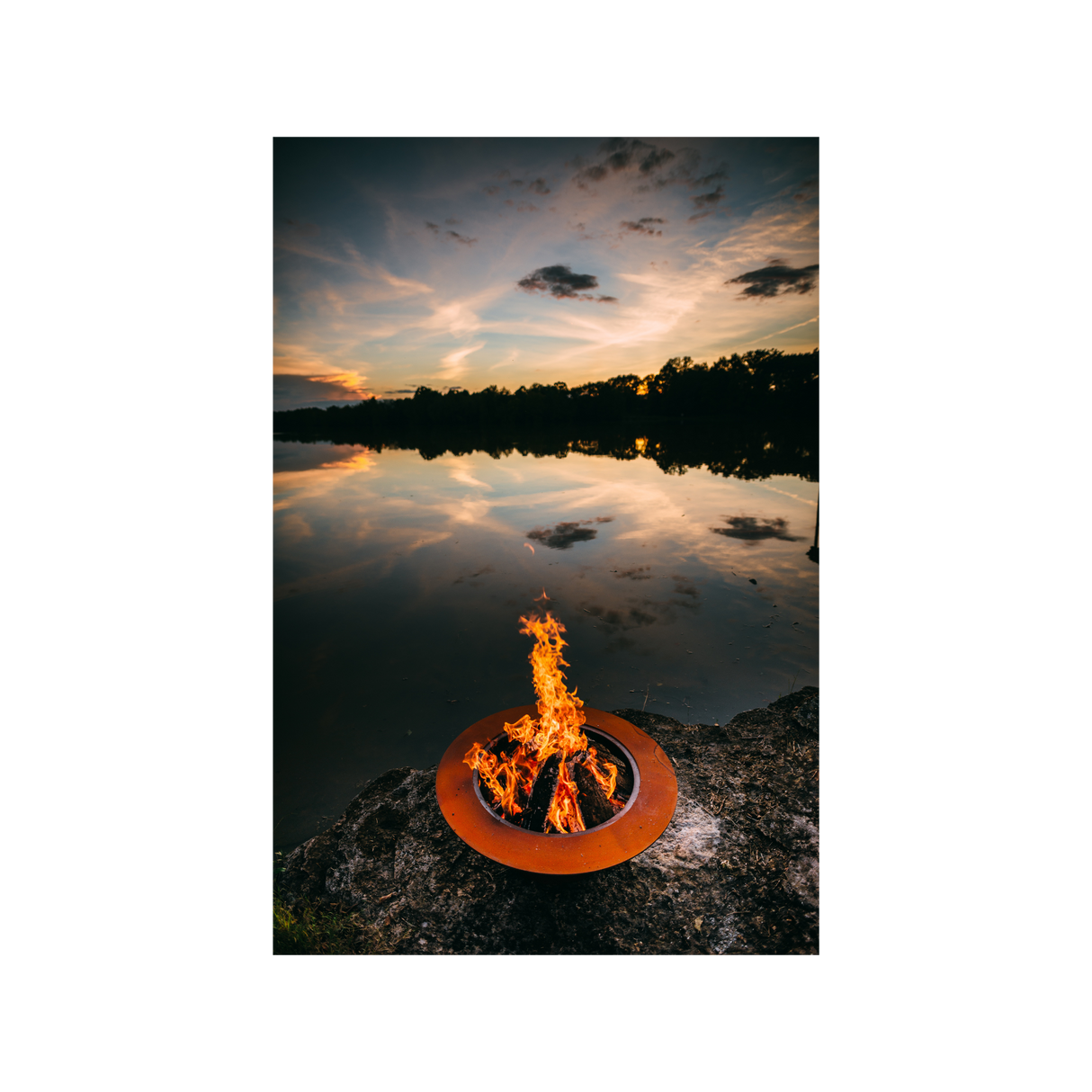 Fire Pit Art Saturn with lid Fire Pit