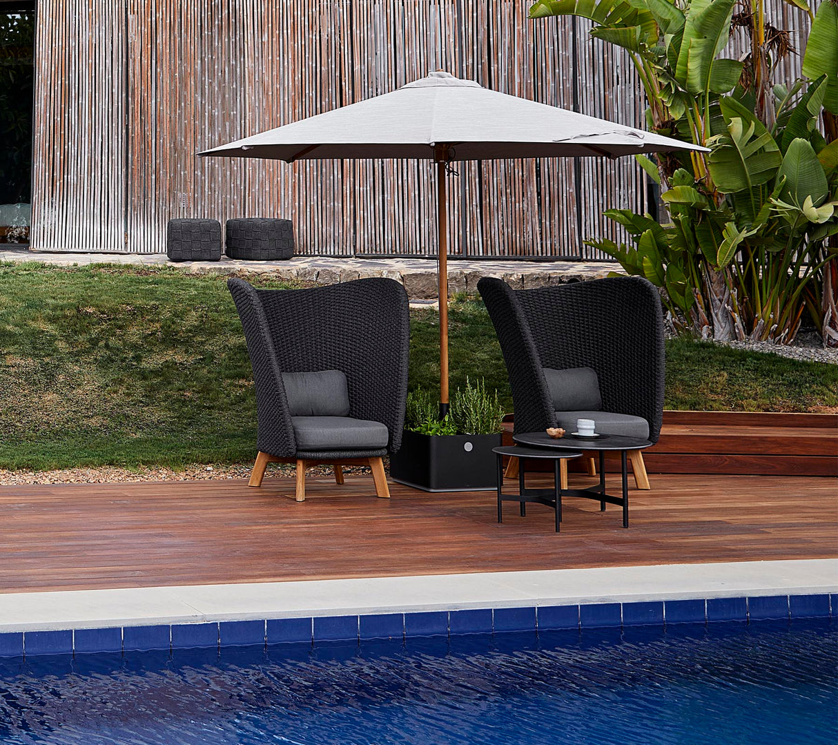 Peacock Wing Highback Outdoor Lounge Chair 5460RODGT