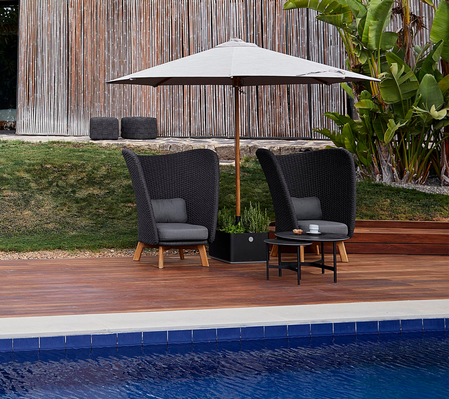Peacock Wing Highback Outdoor Lounge Chair 5460RODGT