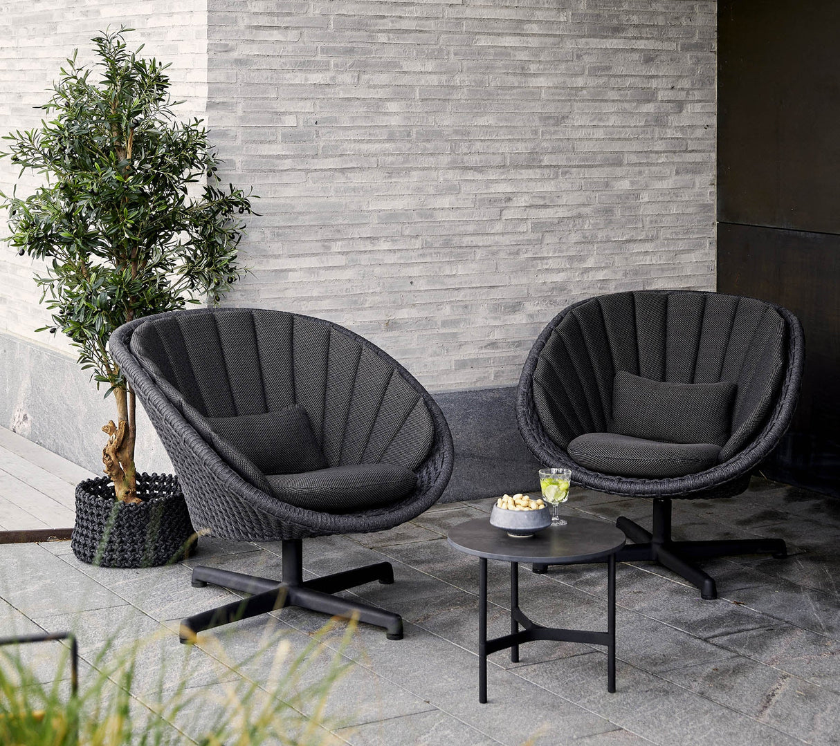 Peacock Swivel Outdoor Lounge Chair 5458RODGSWB-5458YS92