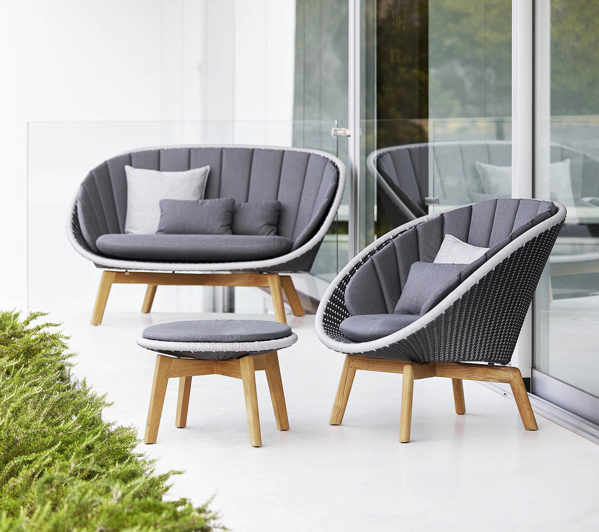 Peacock Outdoor Side Table & Footstool 5358RODGT-P60GG