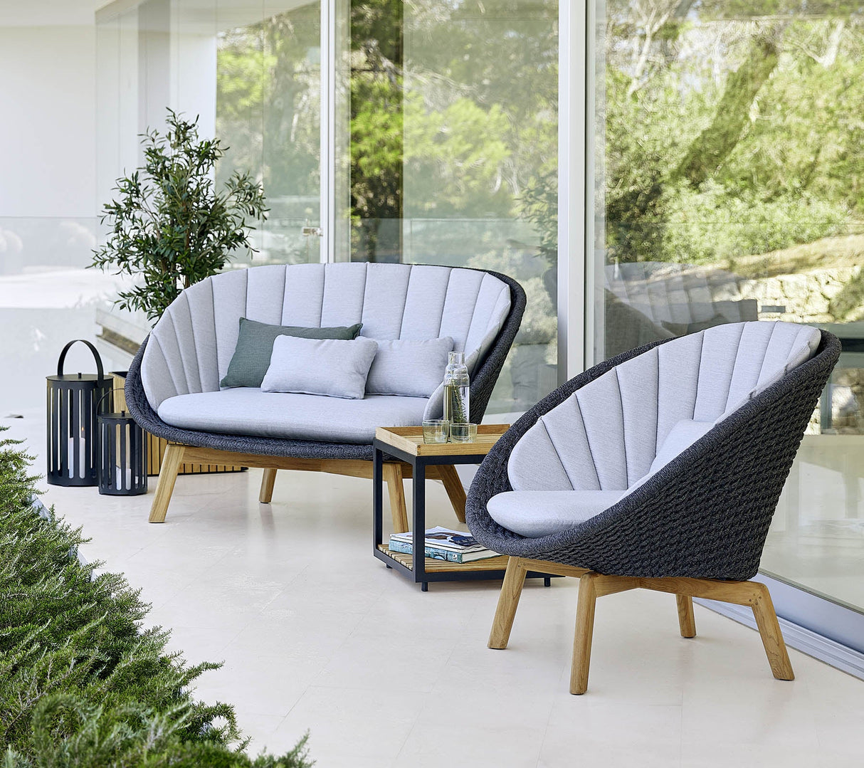 Peacock 2-Seater Outdoor Sofa