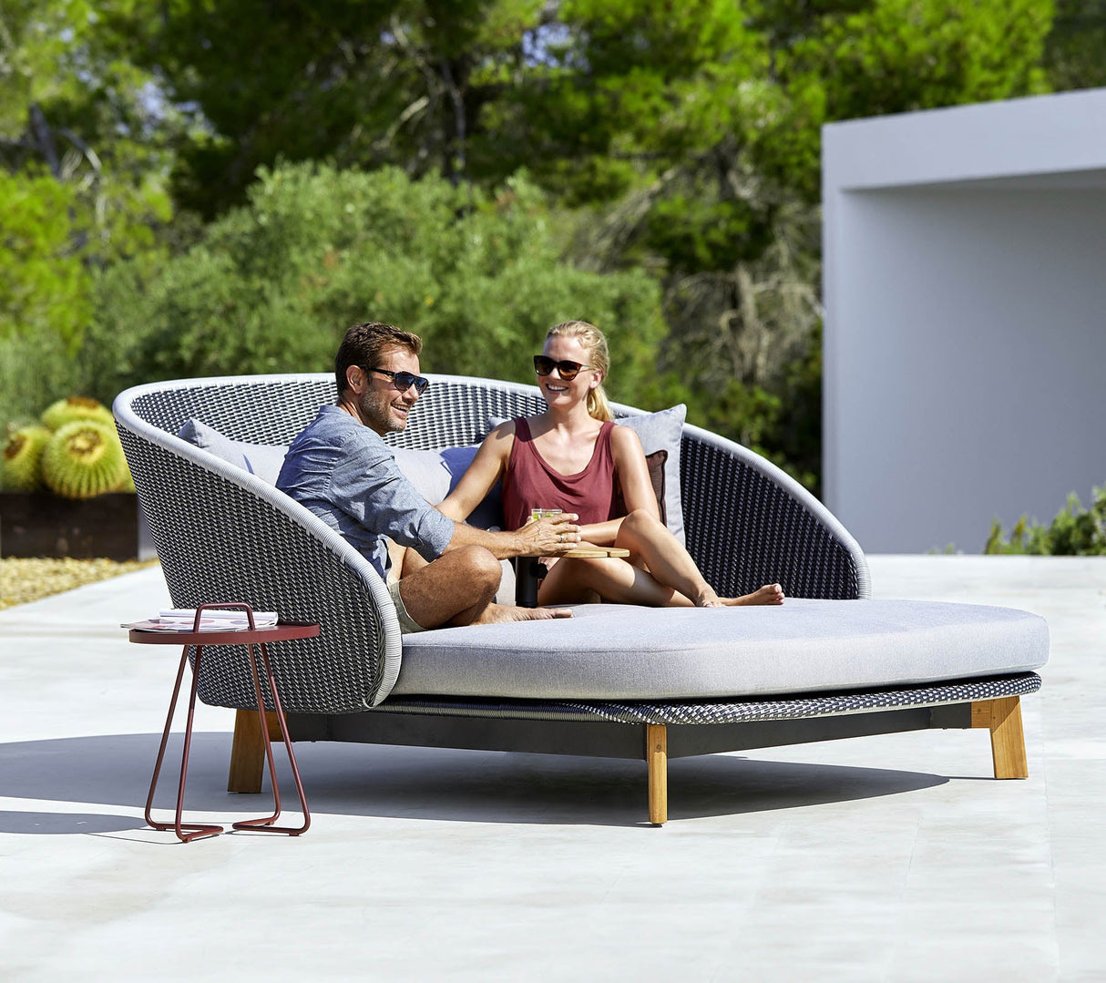 Peacock Outdoor Daybed 5561GIT