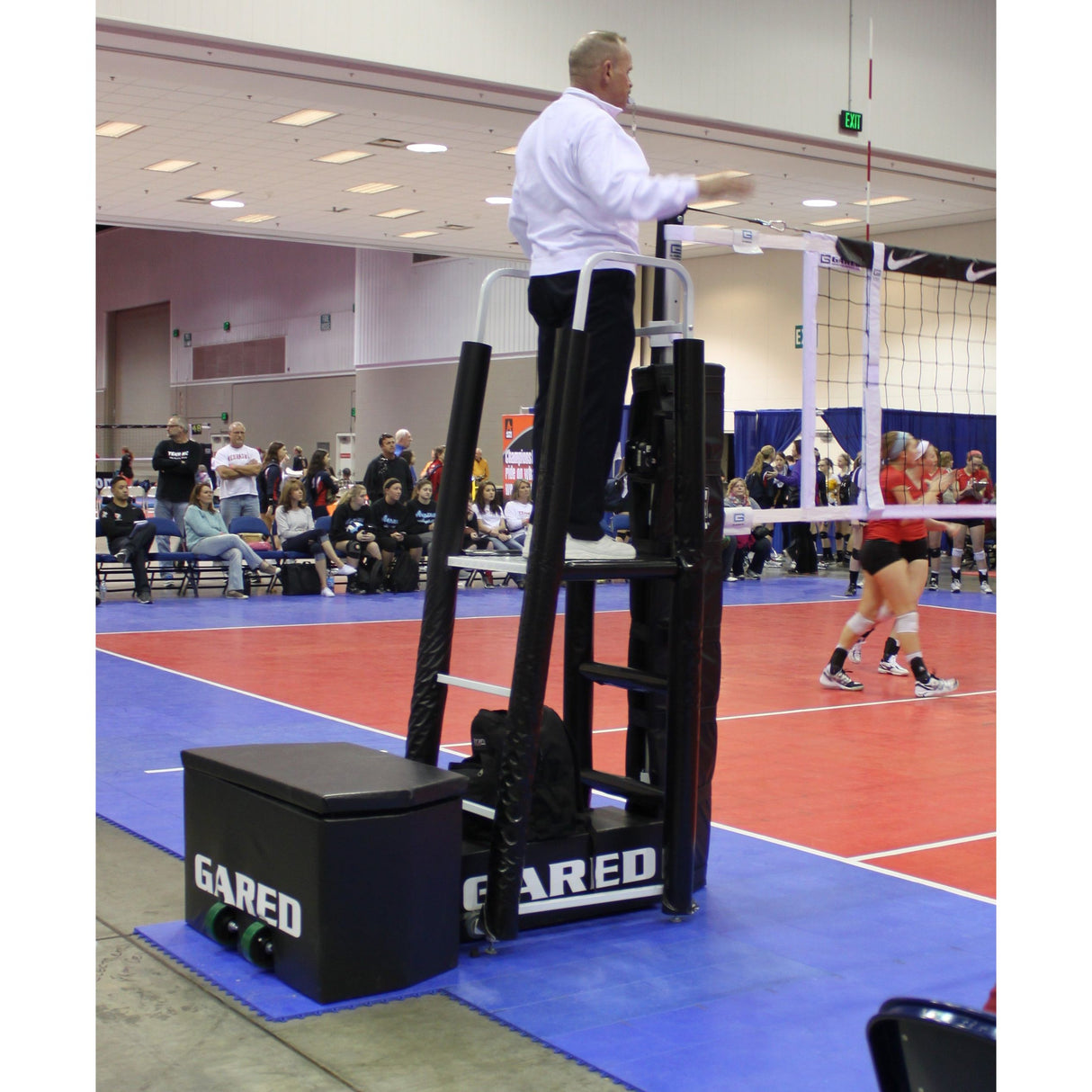 Gared GO COURT Jr One-Court Portable Volleyball System – No Floor Sleeves Needed 8536PKG