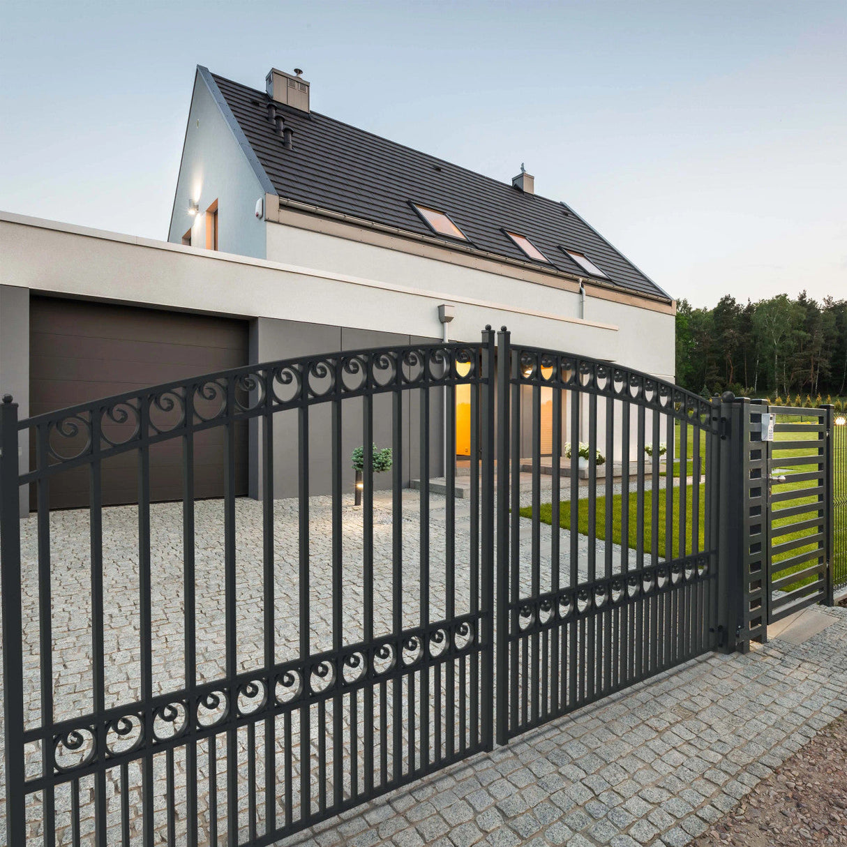 Chery Industrial 18’ x 6’ Steel Dual Swing Driveway Gate Paris‑Style