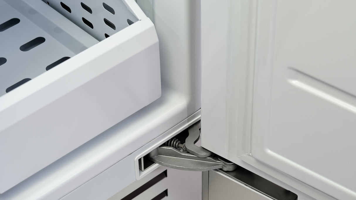 Fulgor Milano 700 Series 18 Inch 8.22 Cu. Ft. Built-In Column Freezer with Ice Maker Right Hinge F7SFC18S1-R