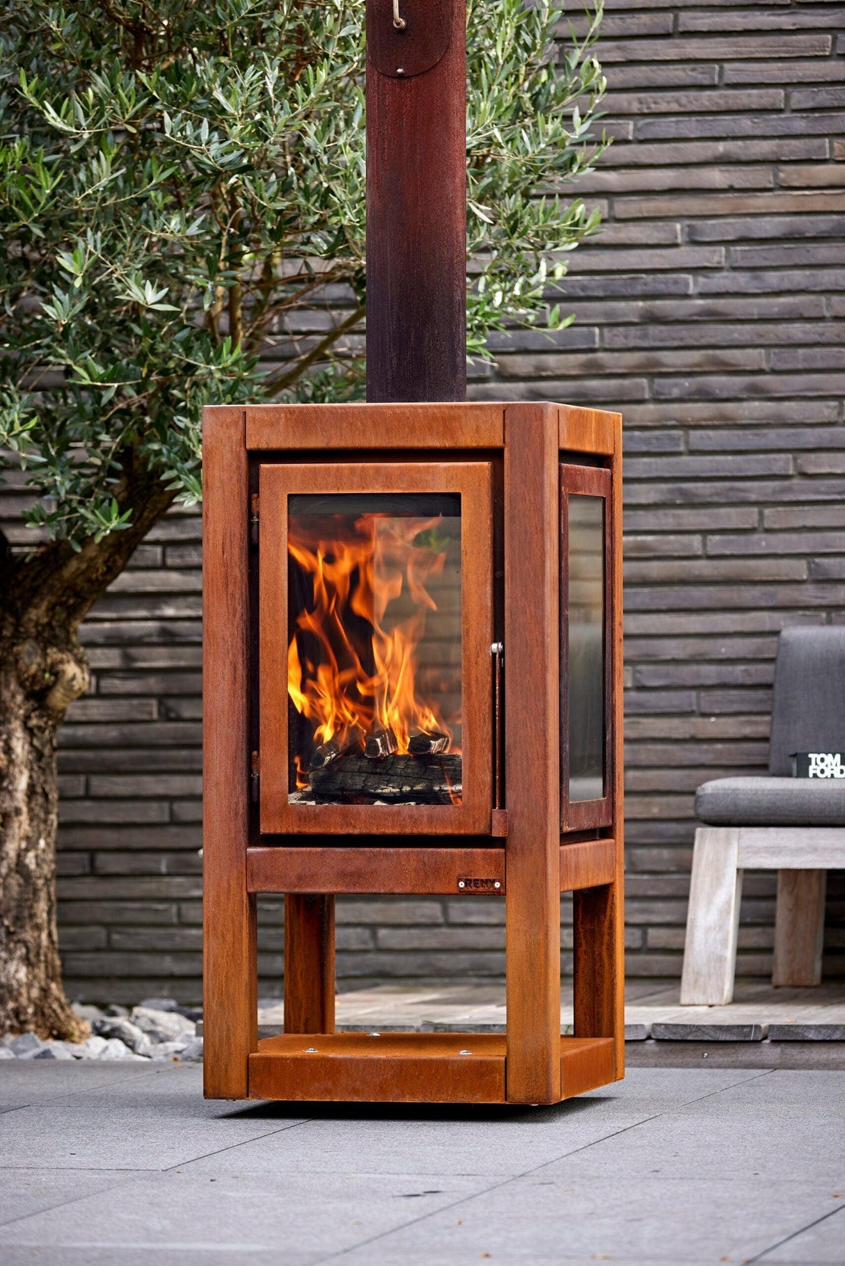 Quaruba XXL Mobile 4-Sided Glass Matte Stainless Steel Outdoor Fireplace QUARUBA-XXL-4-SS
