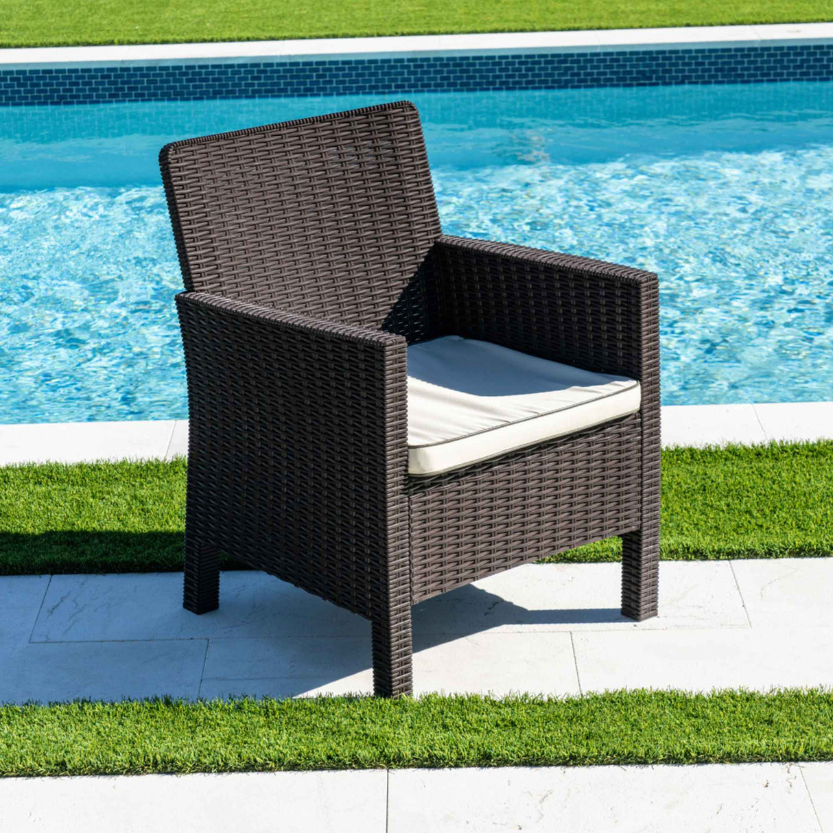 Rainbow Outdoor Nova Set of 2 Lounge Chairs With Cushion