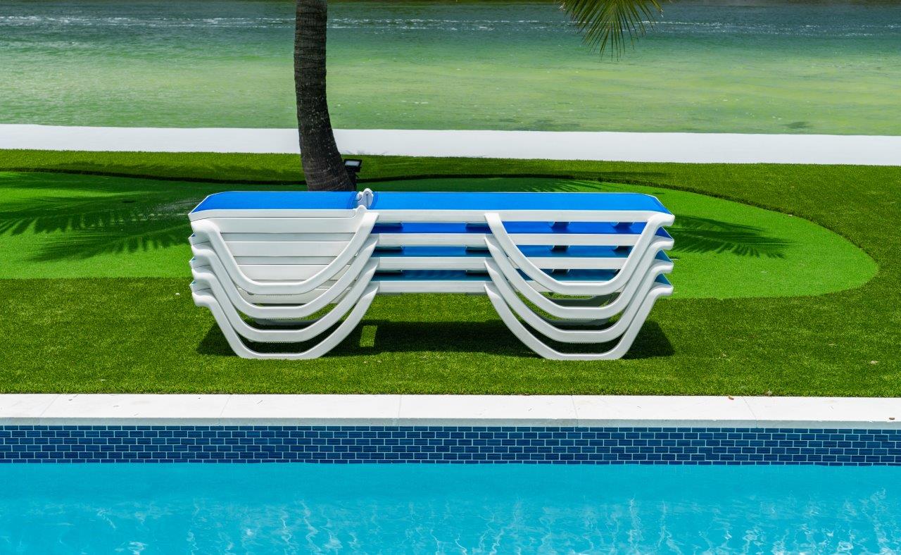 Rainbow Outdoor Florence Set of 2 Chaise Lounger - White - Blue Sling