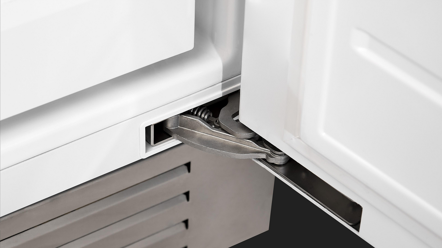 Fulgor Milano 700 Series 36 Inch 21.54 Cu. Ft. Built-In Panel Ready Column Freezer Right Hinge F7IFC36O1-R