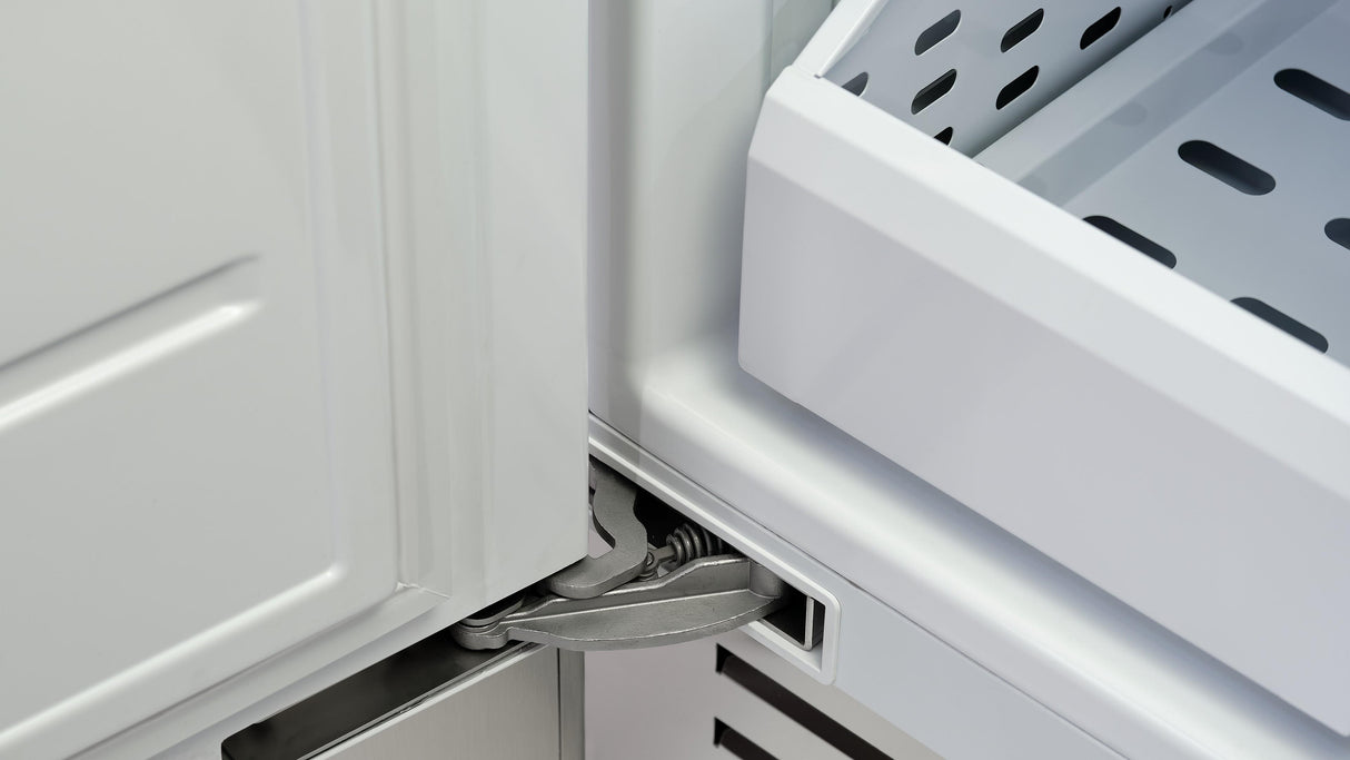 Fulgor Milano 700 Series 18 Inch 8.22 Cu. Ft. Built-In Column Freezer with Ice Maker Left Hinge F7SFC18S1-L